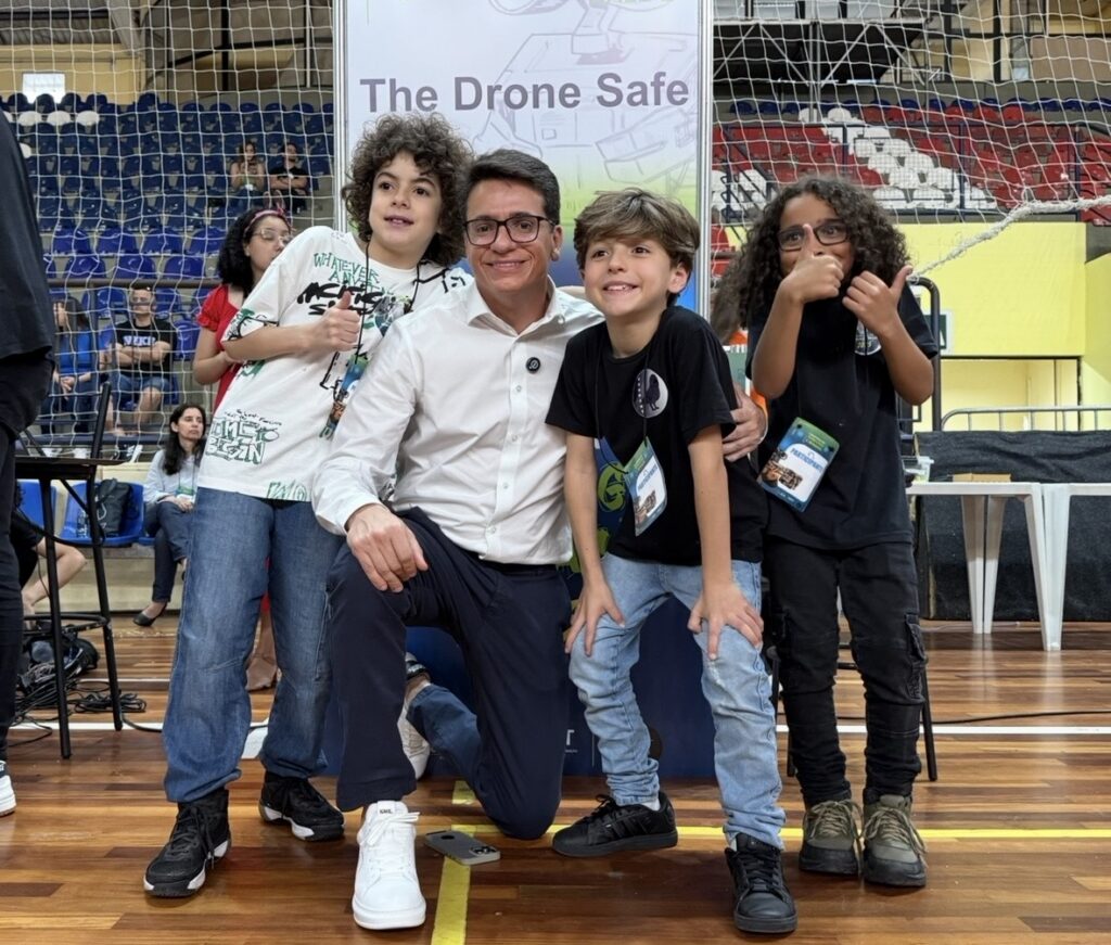 Secretário de Inovação Rafael Rueda Muhlmann na Olimpíada de Robótica